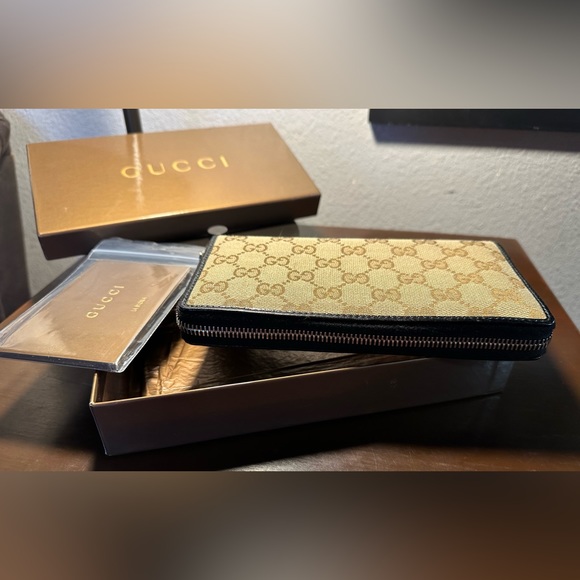 Gucci Authentic EUC Wallet 💎 - Picture 2 of 13